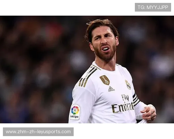 皇马阵地战不断寻找突破点，维尼修斯小角度射门偏出