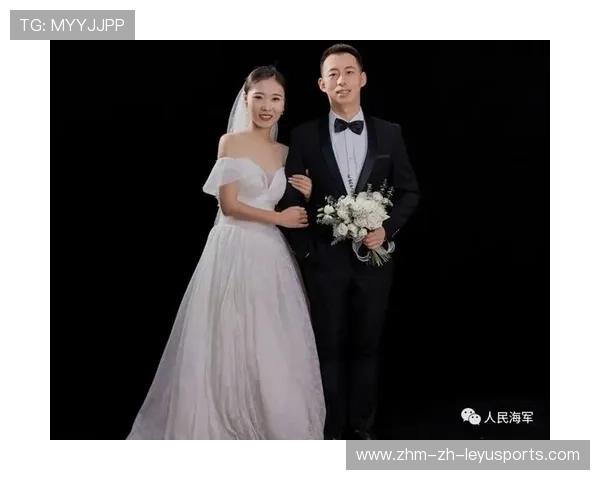 球员在场上求婚,女友答应了,队友哭了,足球场求婚视频 球员在场上求婚,女友答应了,队友哭了,足球场求婚视频